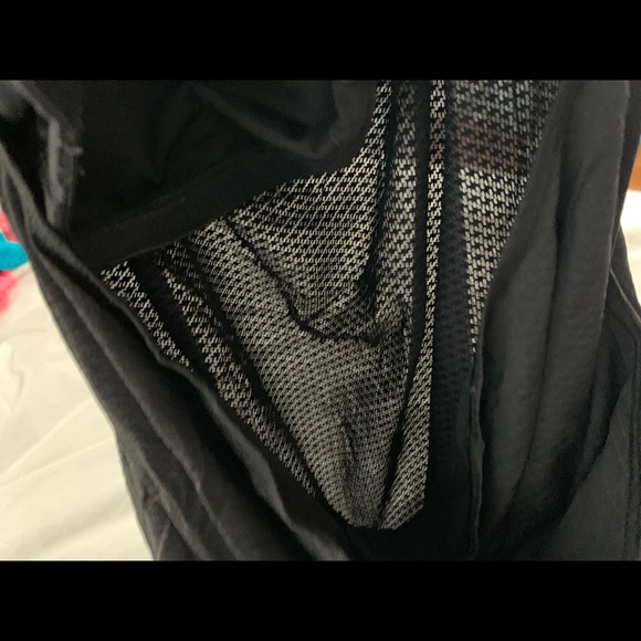 Lululemon tank top built in bra - Picture 2 of 7